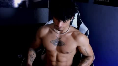 Snapshot of thomas_fit1 chatting on June 8, 12:14 am Thomas 3 JUST STAY AND BE MY LAST LOVE online show from June 8, 12:14 am