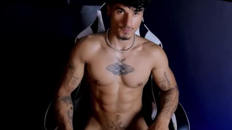 Snapshot of thomas_fit1 chatting on June 8, 2:12 am Thomas 3 JUST STAY AND BE MY LAST LOVE online show from June 8, 2:12 am