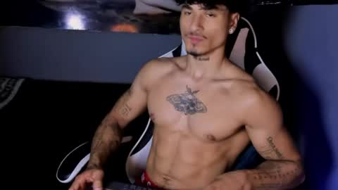 Snapshot of thomas_fit1 chatting on June 9, 3:18 am Thomas 3 JUST STAY AND BE MY LAST LOVE online show from June 9, 3:18 am