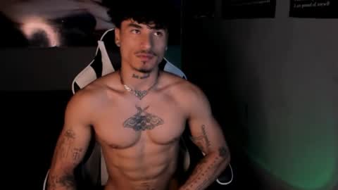 Snapshot of thomas_fit1 chatting on June 12, 3:27 am Thomas 3 JUST STAY AND BE MY LAST LOVE online show from June 12, 3:27 am