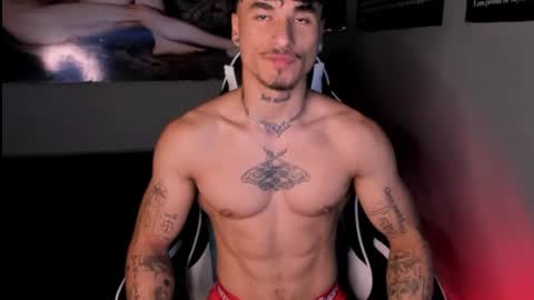 Snapshot of thomas_fit1 chatting on June 14, 2:46 am Thomas 3 JUST STAY AND BE MY LAST LOVE online show from June 14, 2:46 am