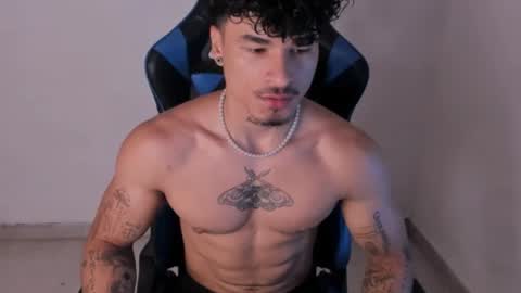 Snapshot of thomas_fit1 chatting on June 22, 12:02 pm Thomas 3 JUST STAY AND BE MY LAST LOVE online show from June 22, 12:02 pm