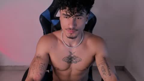 Snapshot of thomas_fit1 chatting on June 23, 12:19 am Thomas 3 JUST STAY AND BE MY LAST LOVE online show from June 23, 12:19 am