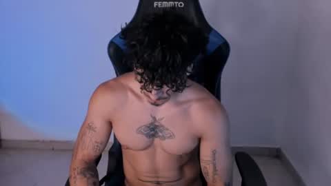 Snapshot of thomas_fit1 chatting on June 24, 1:04 am Thomas 3 JUST STAY AND BE MY LAST LOVE online show from June 24, 1:04 am