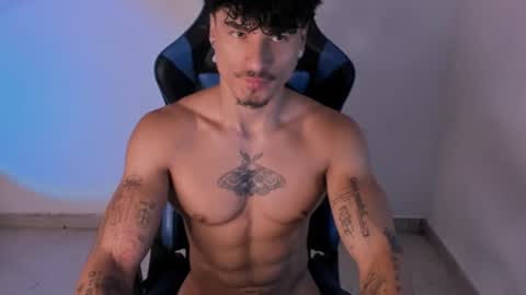 Snapshot of thomas_fit1 chatting on June 24, 1:10 pm Thomas 3 JUST STAY AND BE MY LAST LOVE online show from June 24, 1:10 pm