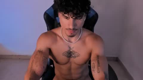 Snapshot of thomas_fit1 chatting on June 25, 1:16 am Thomas 3 JUST STAY AND BE MY LAST LOVE online show from June 25, 1:16 am
