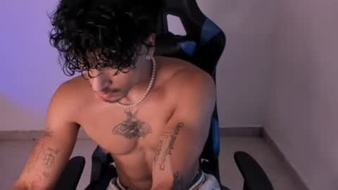 Snapshot of thomas_fit1 chatting on June 30, 12:44 am Thomas 3 JUST STAY AND BE MY LAST LOVE online show from June 30, 12:44 am