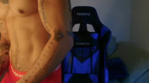Snapshot of thomas_fit1 chatting on July 2, 12:22 pm Thomas 3 JUST STAY AND BE MY LAST LOVE online show from July 2, 12:22 pm