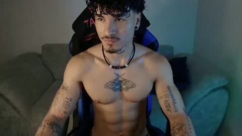 Snapshot of thomas_fit1 chatting on July 19, 12:42 pm Thomas 3 JUST STAY AND BE MY LAST LOVE online show from July 19, 12:42 pm