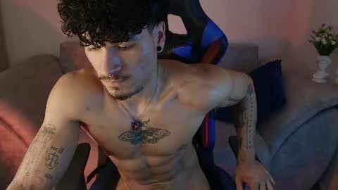 Snapshot of thomas_fit1 chatting on July 28, 3:21 pm Thomas 3 JUST STAY AND BE MY LAST LOVE online show from July 28, 3:21 pm