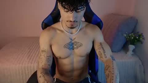 Snapshot of thomas_fit1 chatting on July 31, 12:59 pm Thomas 3 JUST STAY AND BE MY LAST LOVE online show from July 31, 12:59 pm