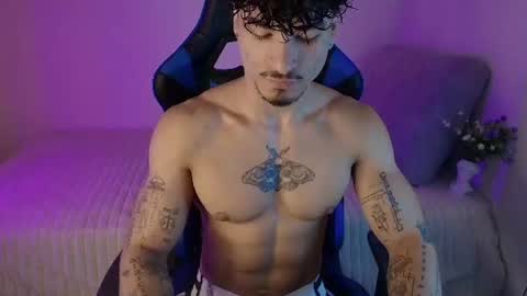 Snapshot of thomas_fit1 chatting on August 3, 1:05 pm Thomas 3 JUST STAY AND BE MY LAST LOVE online show from August 3, 1:05 pm