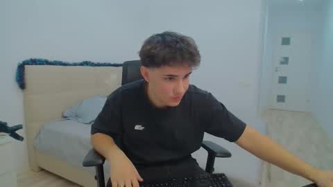 Snapshot of thomas_lawrence chatting on December 13, 9:41 pm Thomas Lawrence online show from December 13, 9:41 pm