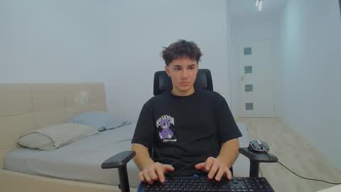 Snapshot of thomas_lawrence chatting on December 15, 10:58 pm Thomas Lawrence online show from December 15, 10:58 pm