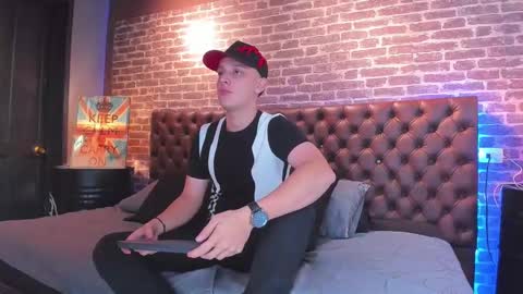 ---Thomas--- online show from February 20, 4:18 am