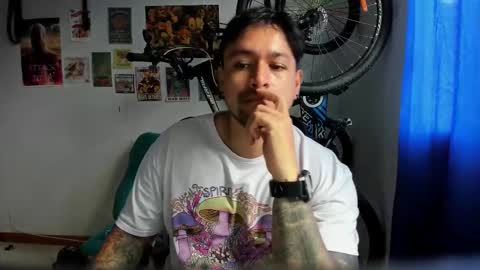 Snapshot of thomas_rol chatting on November 24, 4:40 pm Thomas online show from November 24, 4:40 pm