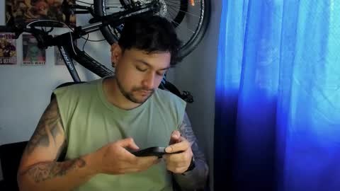 Snapshot of thomas_rol chatting on November 25, 4:40 pm Thomas online show from November 25, 4:40 pm