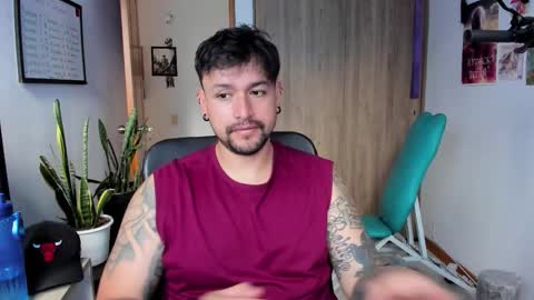 Snapshot of thomas_rol chatting on December 3, 5:11 pm Thomas online show from December 3, 5:11 pm