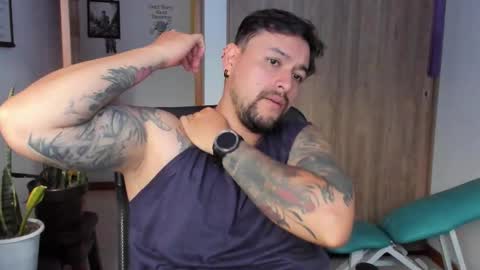 Snapshot of thomas_rol chatting on December 15, 6:45 pm Thomas online show from December 15, 6:45 pm