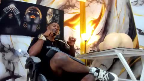 Snapshot of thomas_shelbys chatting on November 18, 4:06 am Thomas online show from November 18, 4:06 am