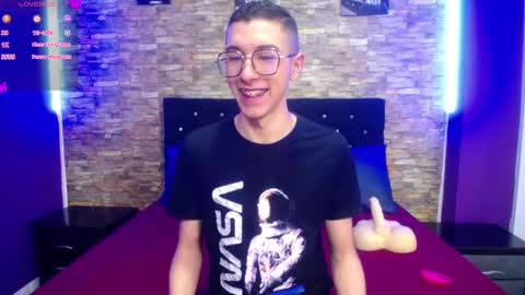 Thomas online show from December 12, 1:06 pm