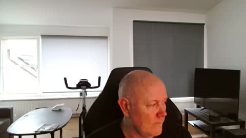 thomash32 online show from October 7, 7:16 am