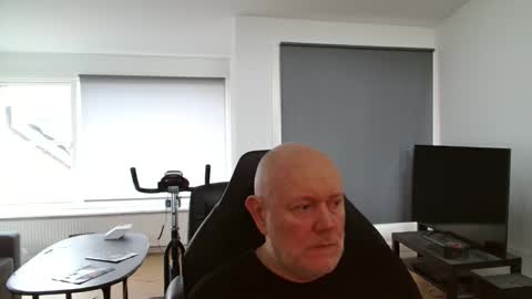 thomash32 online show from October 14, 7:31 am