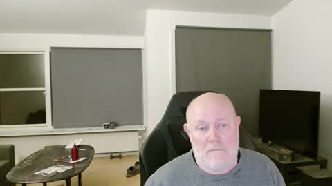 thomash32 online show from October 24, 7:10 pm