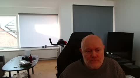 thomash32 online show from November 16, 11:38 am