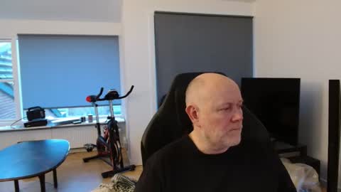 thomash32 online show from January 16, 3:05 pm