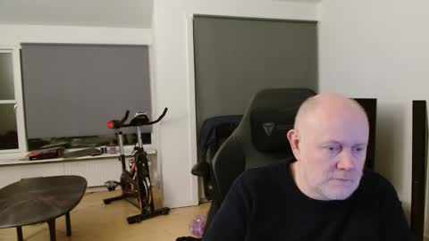 thomash32 online show from January 17, 7:28 pm