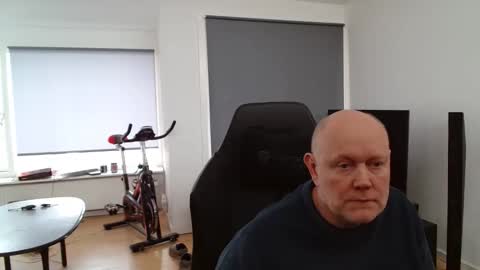 thomash32 online show from February 6, 12:19 pm