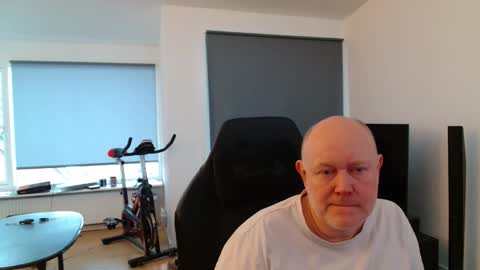 thomash32 online show from February 7, 8:18 am