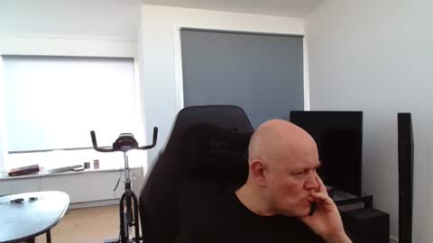 thomash32 online show from February 14, 11:51 am