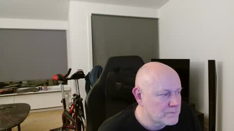 thomash32 online show from February 18, 9:33 pm