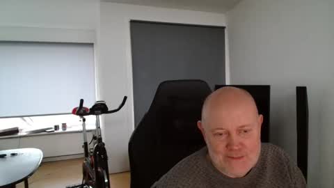 thomash32 online show from February 22, 3:32 pm