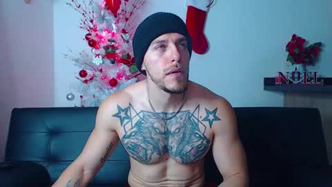 Snapshot of thomashoward31 chatting on December 17, 10:32 am Thomas online show from December 17, 10:32 am