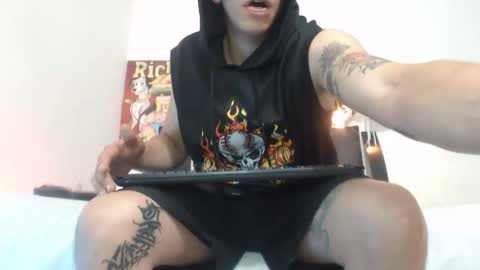 Snapshot of thomasjons chatting on March 8, 4:27 am thomasjons online show from March 8, 4:27 am