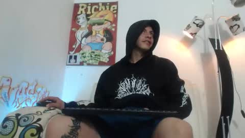 Snapshot of thomasjons chatting on March 16, 6:50 am thomasjons online show from March 16, 6:50 am