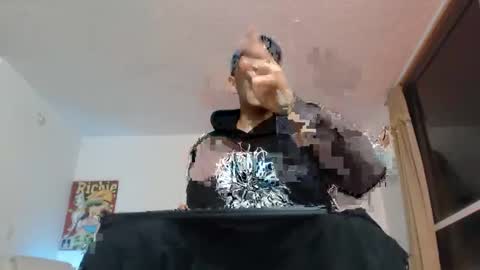 Snapshot of thomasjons chatting on March 22, 3:32 am thomasjons online show from March 22, 3:32 am