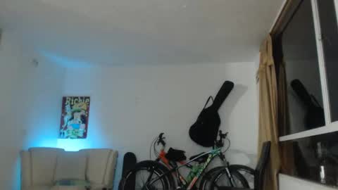 Snapshot of thomasjons chatting on March 23, 2:59 am thomasjons online show from March 23, 2:59 am