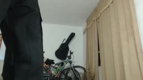 Snapshot of thomasjons chatting on March 24, 4:06 am thomasjons online show from March 24, 4:06 am