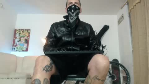 Snapshot of thomasjons chatting on March 29, 8:03 am thomasjons online show from March 29, 8:03 am