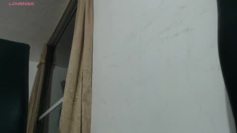 Snapshot of thomasjons chatting on April 4, 4:22 am thomasjons online show from April 4, 4:22 am