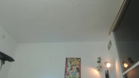 Snapshot of thomasjons chatting on April 12, 2:38 am thomasjons online show from April 12, 2:38 am