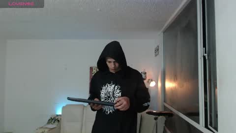 Snapshot of thomasjons chatting on April 18, 4:27 am thomasjons online show from April 18, 4:27 am