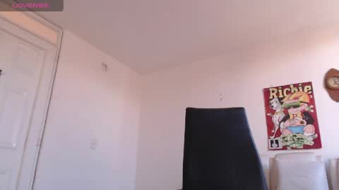 Snapshot of thomasjons chatting on April 25, 7:22 pm thomasjons online show from April 25, 7:22 pm