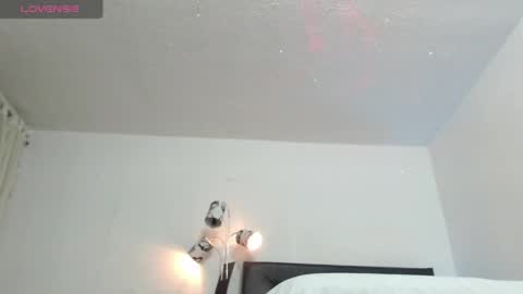 Snapshot of thomasjons chatting on May 21, 3:13 am thomasjons online show from May 21, 3:13 am