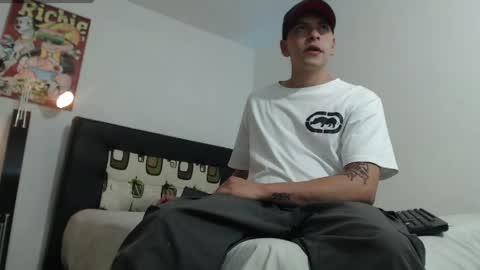Snapshot of thomasjons chatting on May 31, 4:53 am thomasjons online show from May 31, 4:53 am