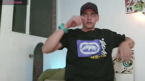 Snapshot of thomasjons chatting on June 7, 4:16 am thomasjons online show from June 7, 4:16 am